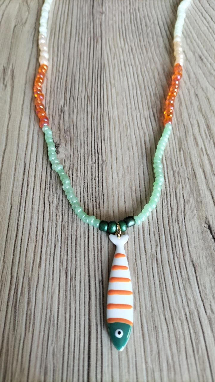 Colar de contas com pingente de peixe listrado – photo 2